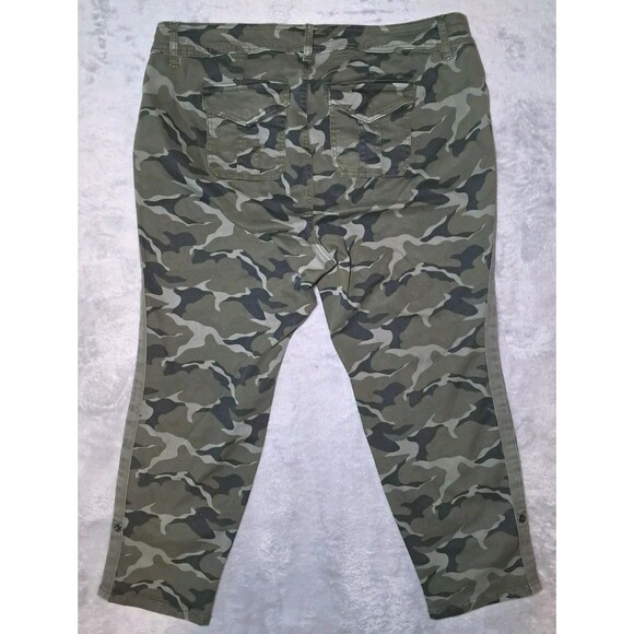 Torrid Camo Camouflage Feel the Fit Stretch Jeans Capris Women's Size 22 - Picture 8 of 10